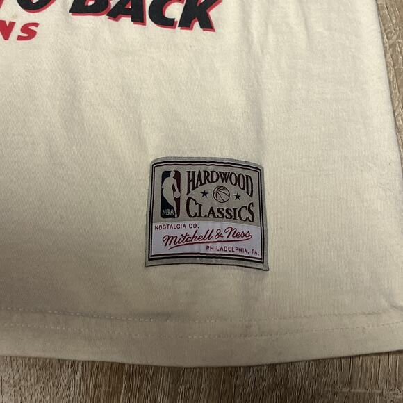 Chicago Bulls Mitchell & Ness 1996-98 NBA 3-Peat Tee CLASSICS Mens M - Picture 2 of 3